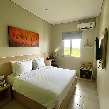 Lemo Hotel Serpong Tangerang Buitenkant foto