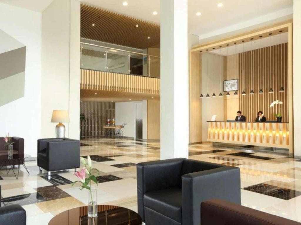 Lemo Hotel Serpong Tangerang Buitenkant foto