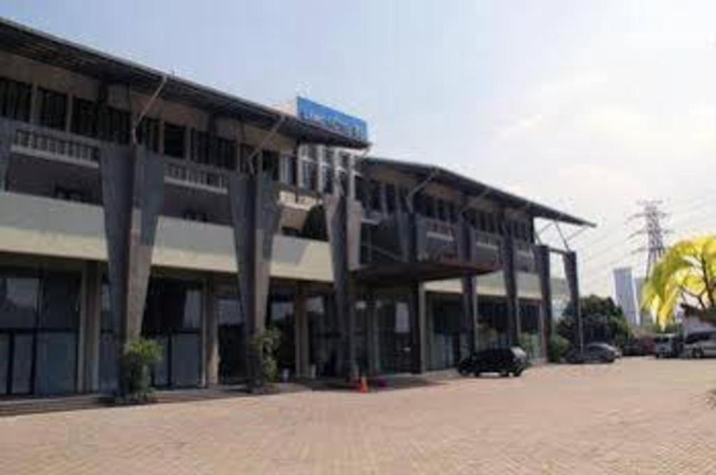 Lemo Hotel Serpong Tangerang Buitenkant foto