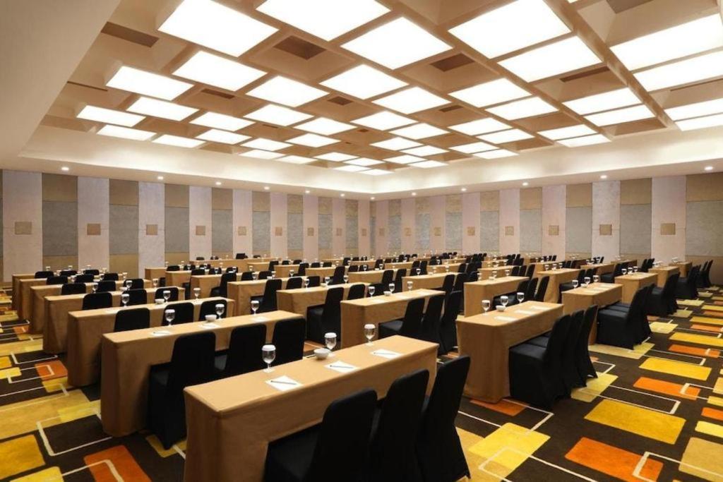Lemo Hotel Serpong Tangerang Buitenkant foto