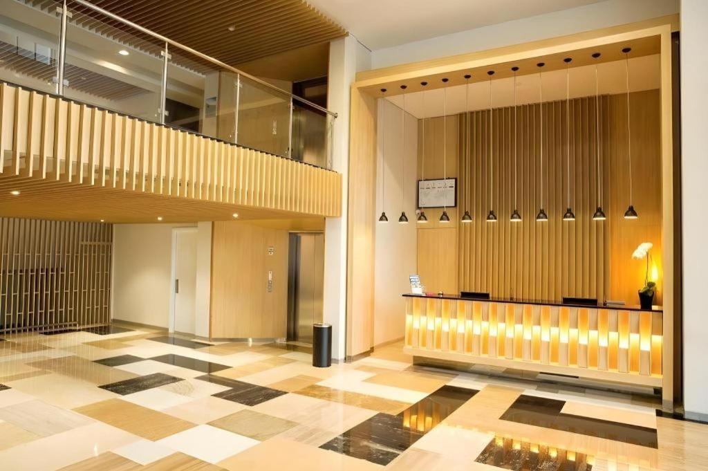 Lemo Hotel Serpong Tangerang Buitenkant foto