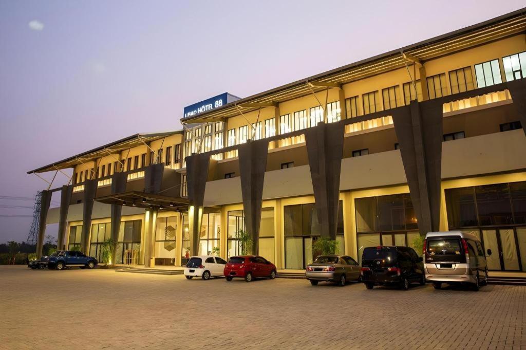 Lemo Hotel Serpong Tangerang Buitenkant foto