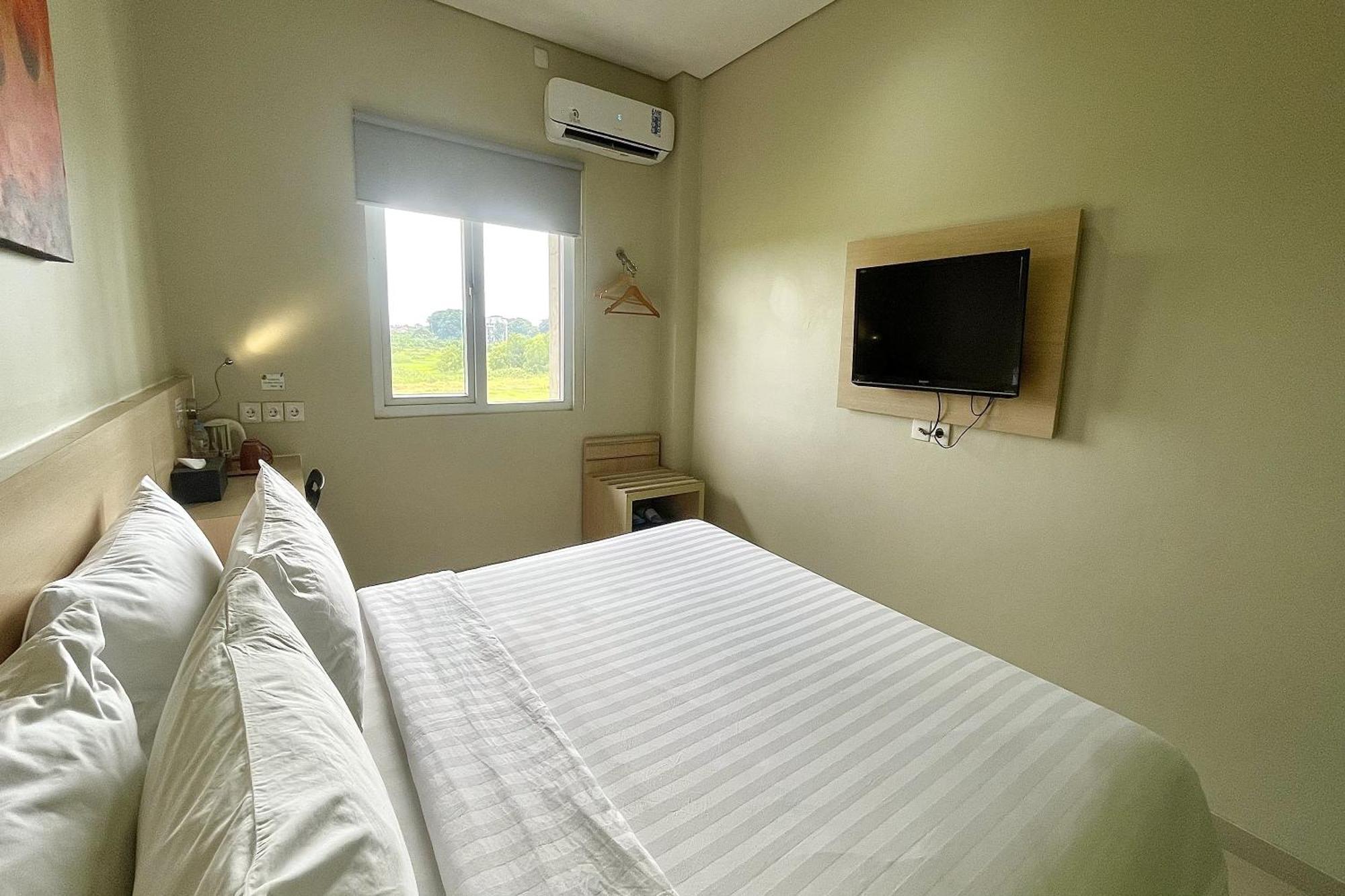 Lemo Hotel Serpong Tangerang Buitenkant foto