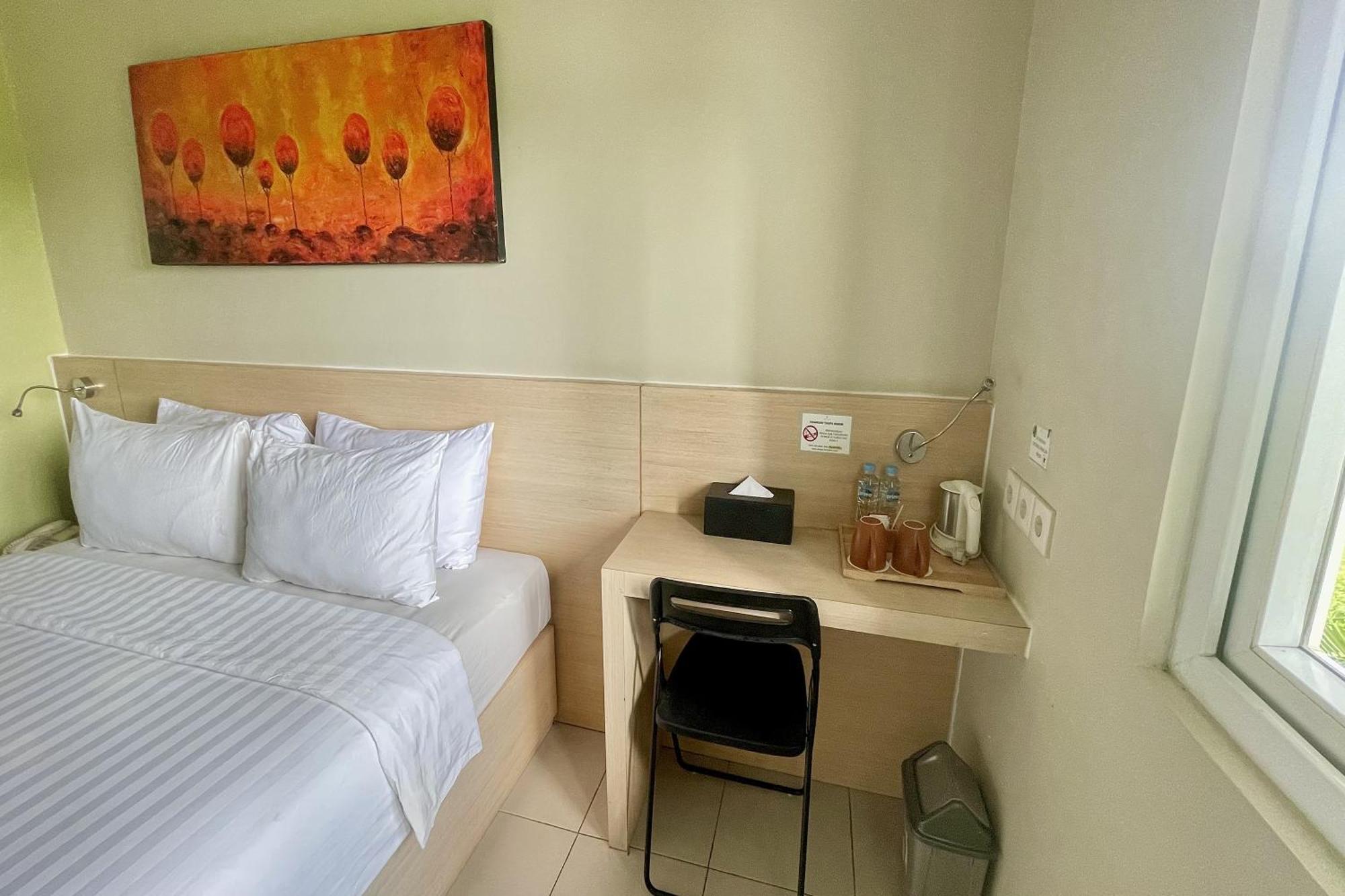 Lemo Hotel Serpong Tangerang Buitenkant foto