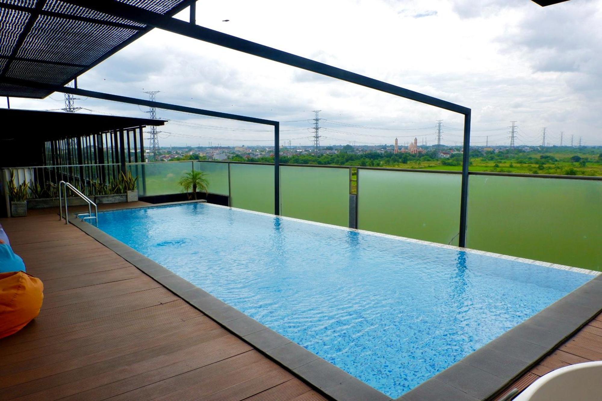 Lemo Hotel Serpong Tangerang Buitenkant foto