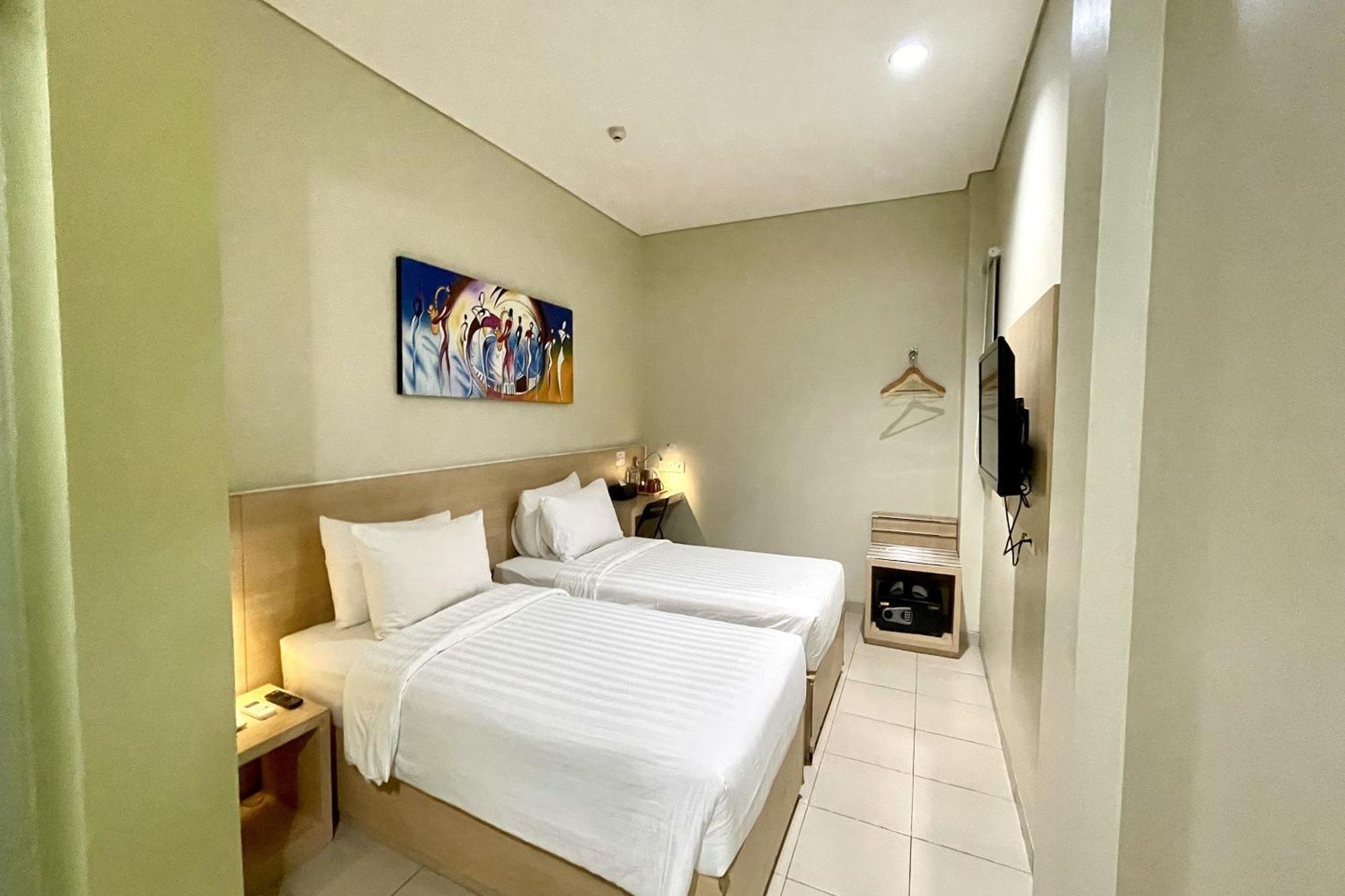 Lemo Hotel Serpong Tangerang Buitenkant foto