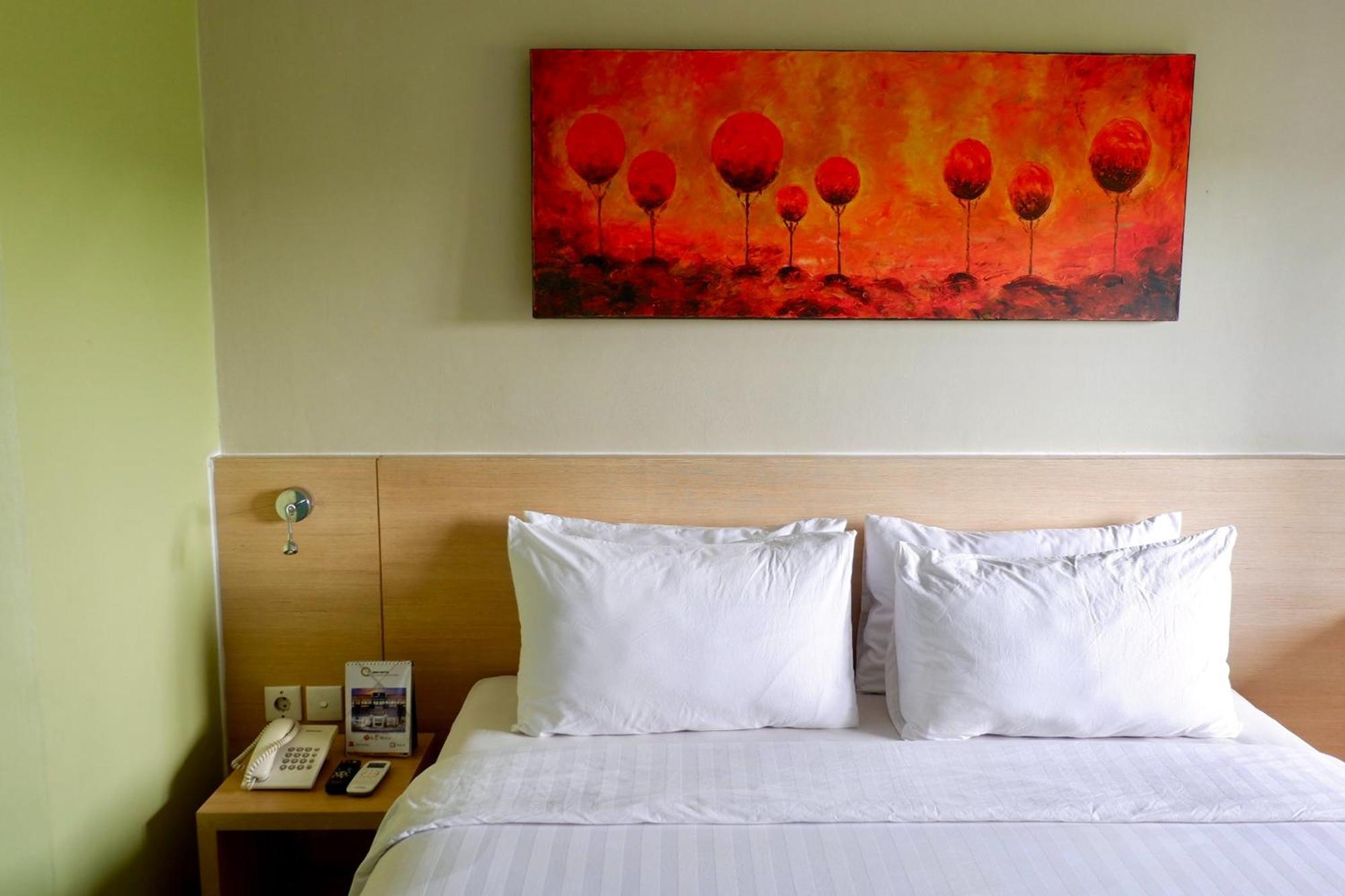 Lemo Hotel Serpong Tangerang Buitenkant foto