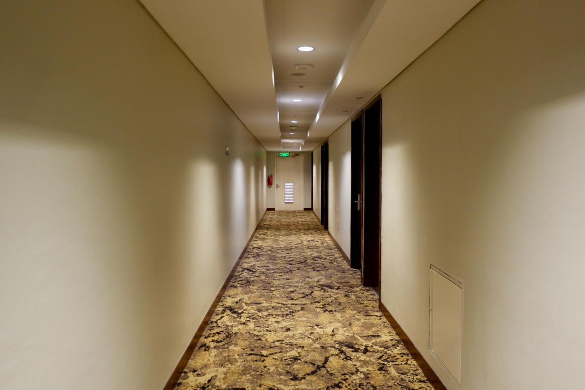 Lemo Hotel Serpong Tangerang Buitenkant foto