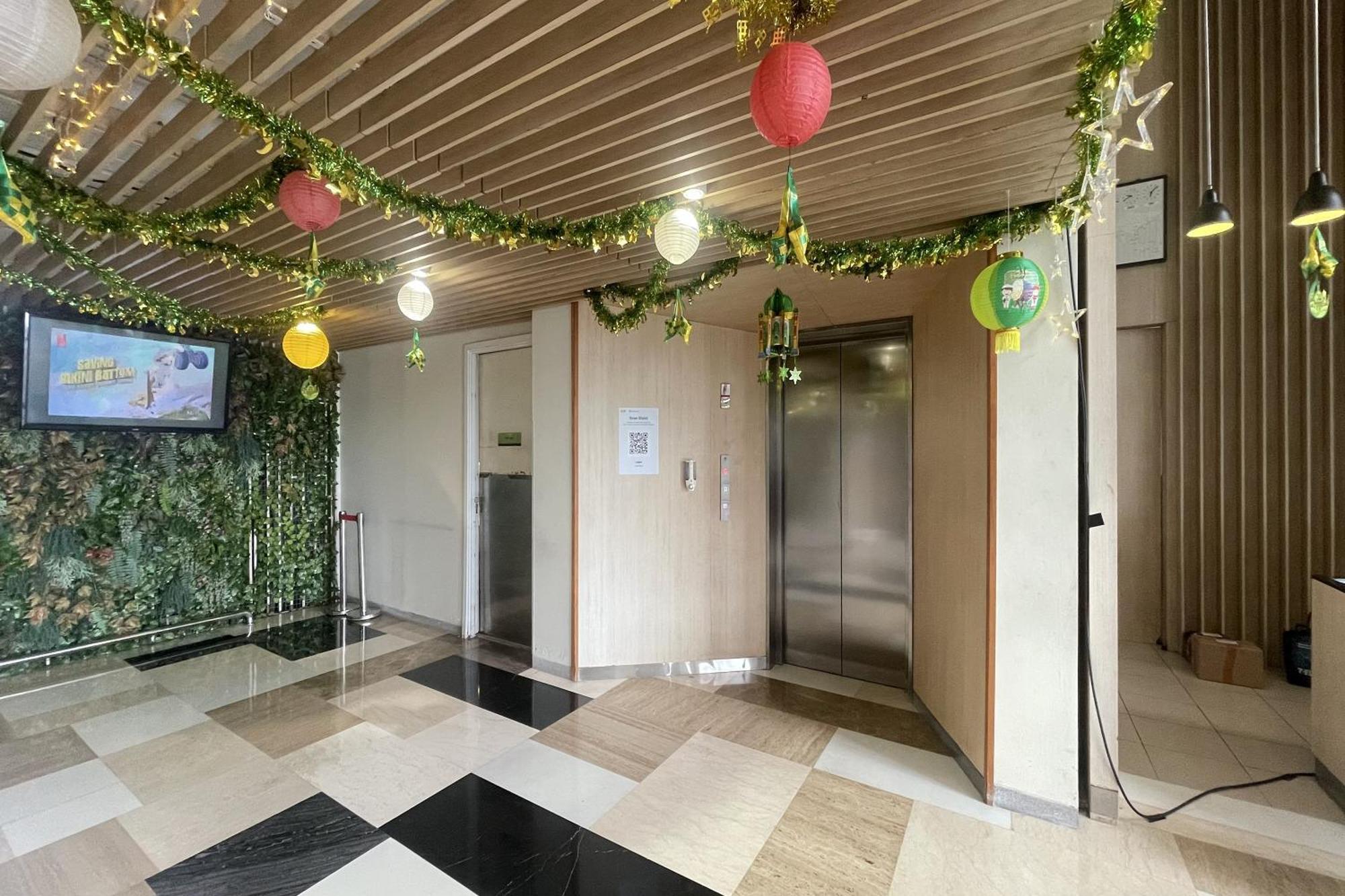 Lemo Hotel Serpong Tangerang Buitenkant foto