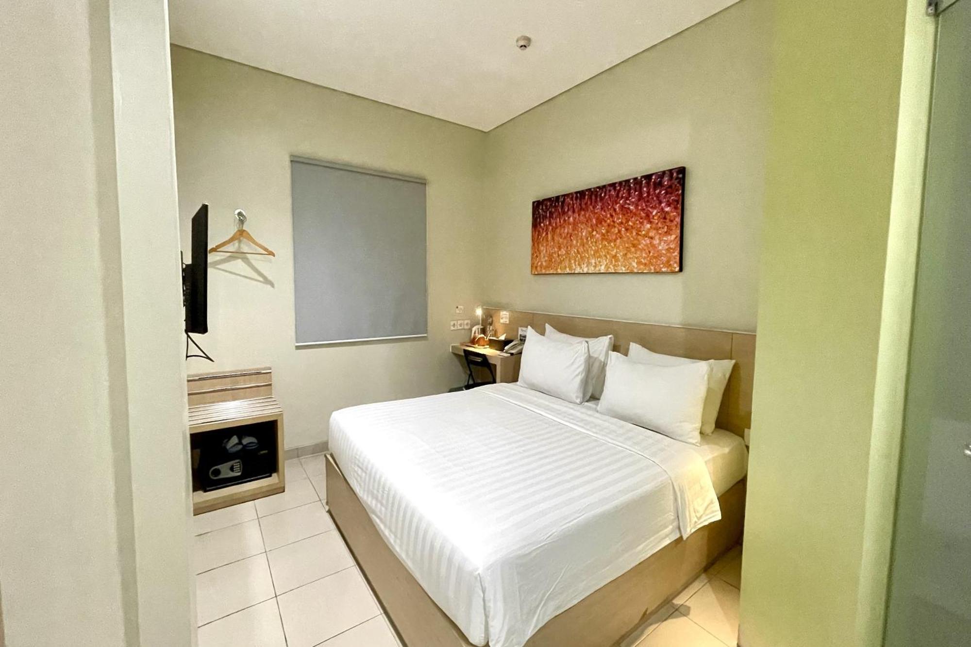 Lemo Hotel Serpong Tangerang Buitenkant foto
