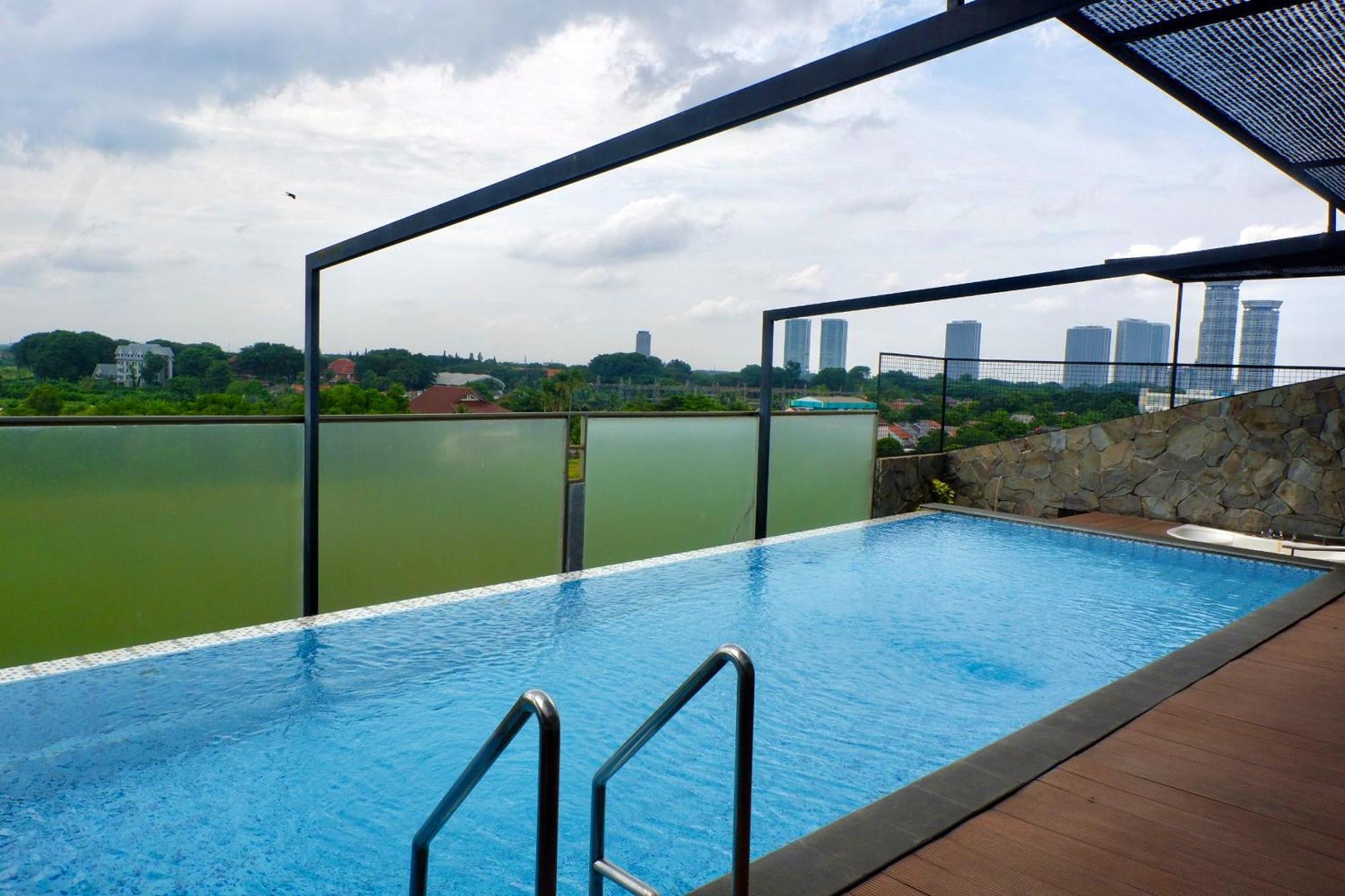 Lemo Hotel Serpong Tangerang Buitenkant foto