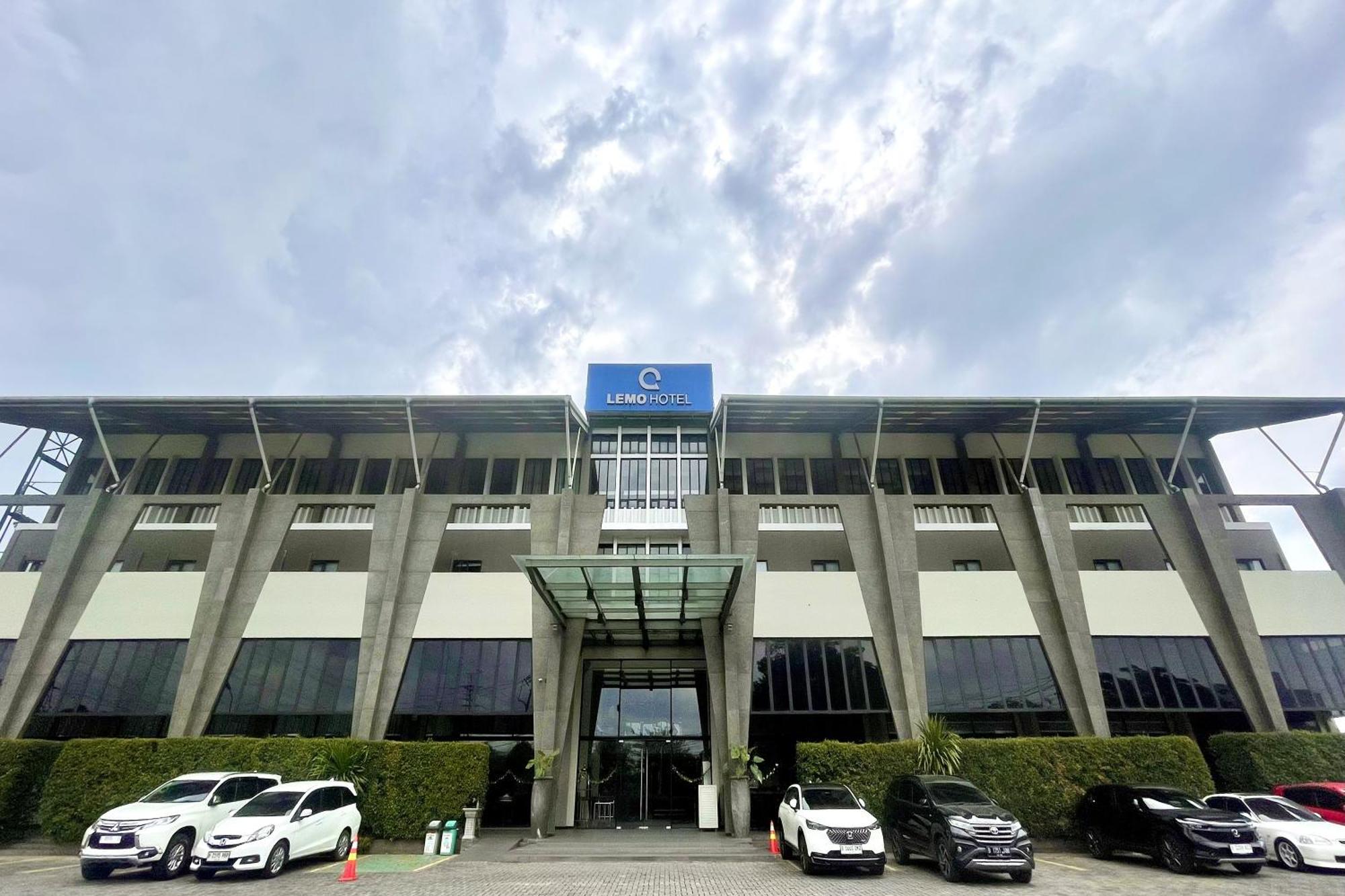 Lemo Hotel Serpong Tangerang Buitenkant foto