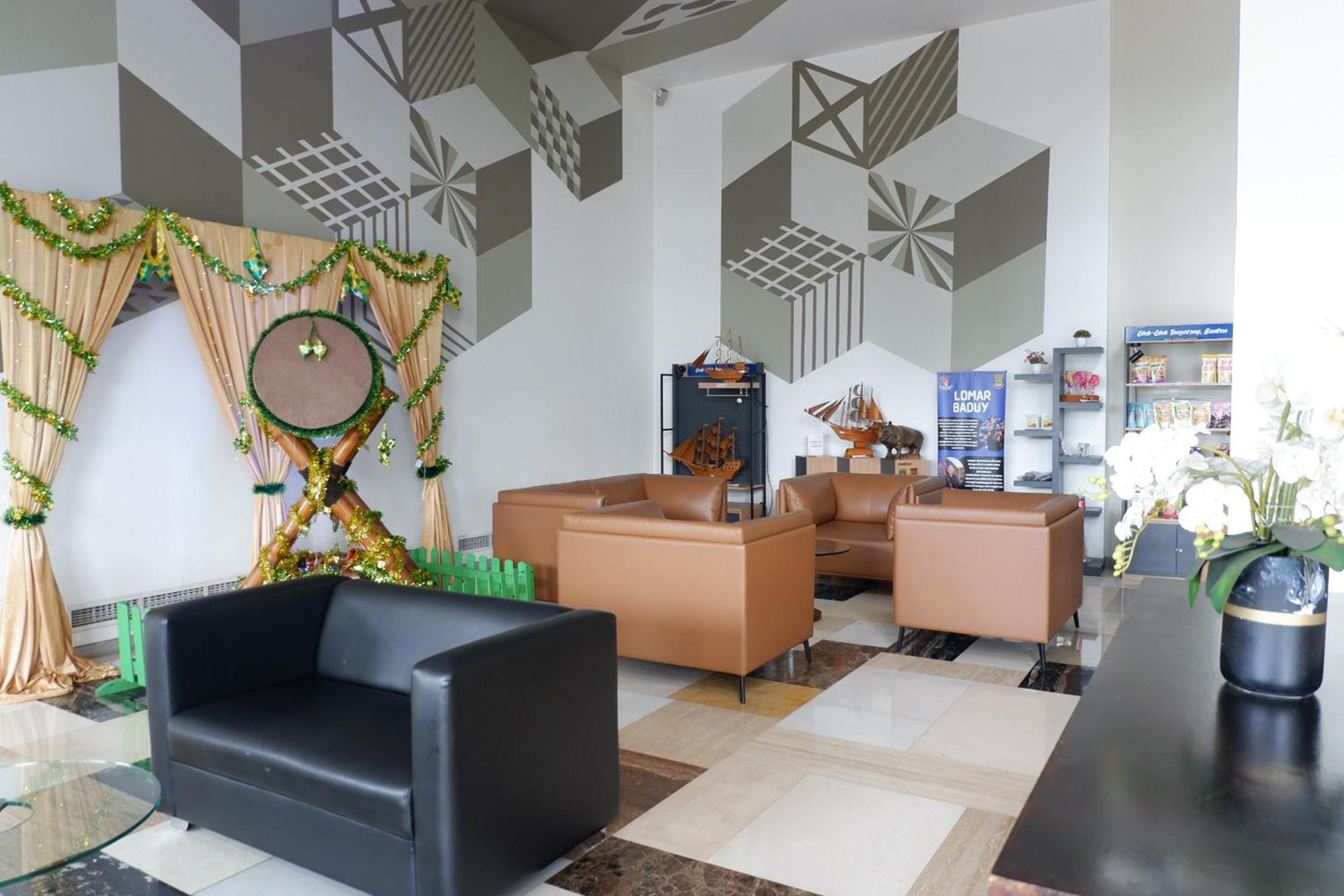 Lemo Hotel Serpong Tangerang Buitenkant foto