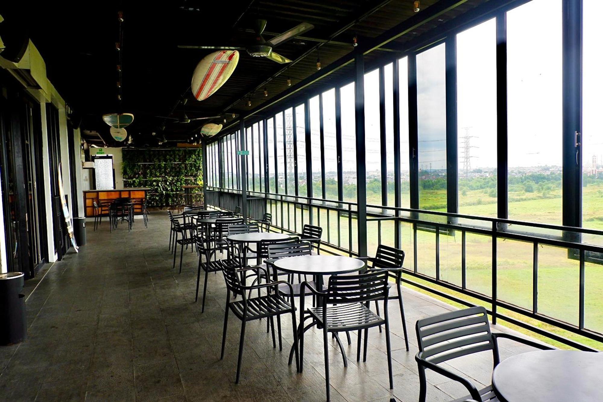 Lemo Hotel Serpong Tangerang Buitenkant foto