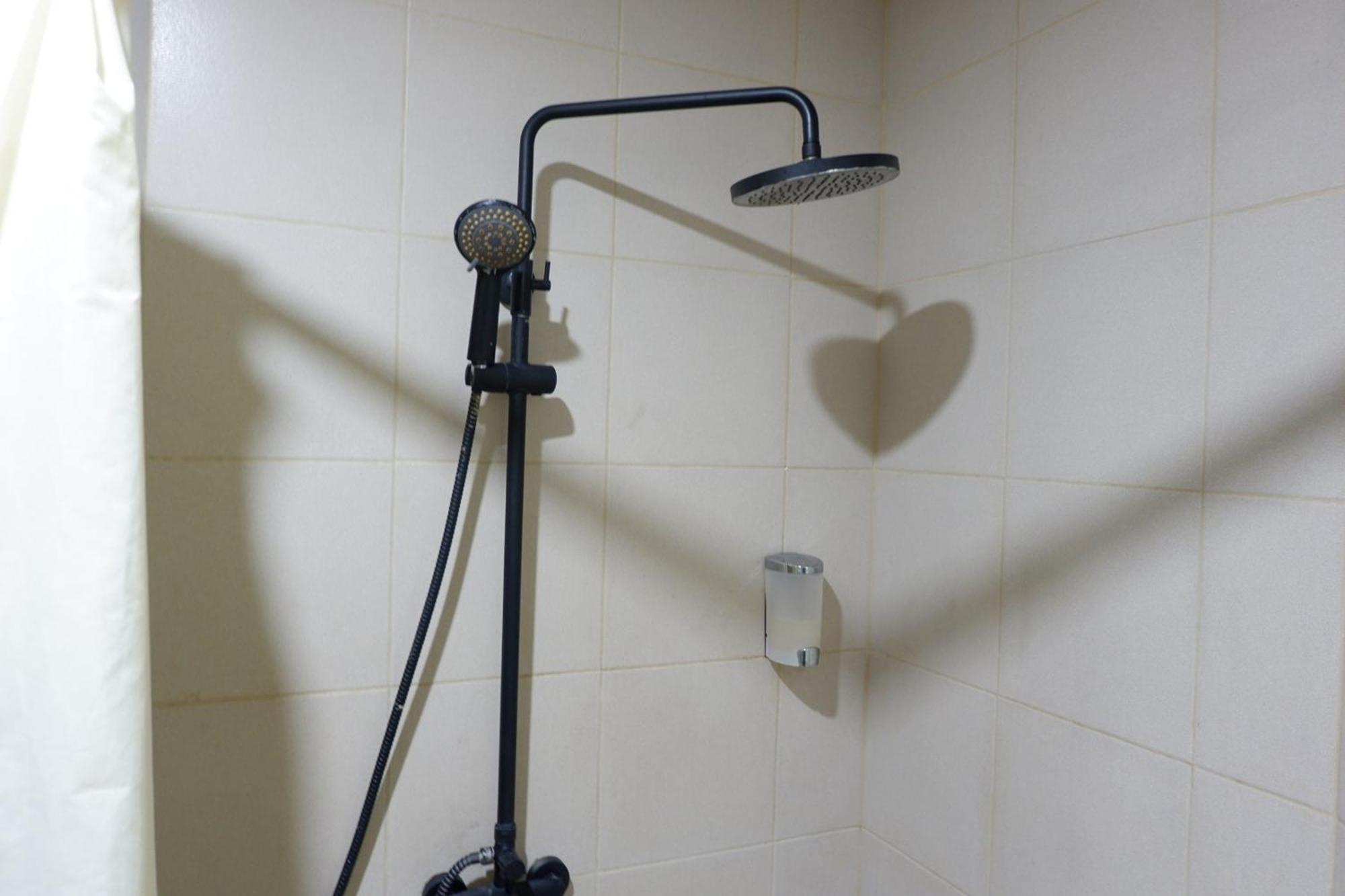 Lemo Hotel Serpong Tangerang Buitenkant foto