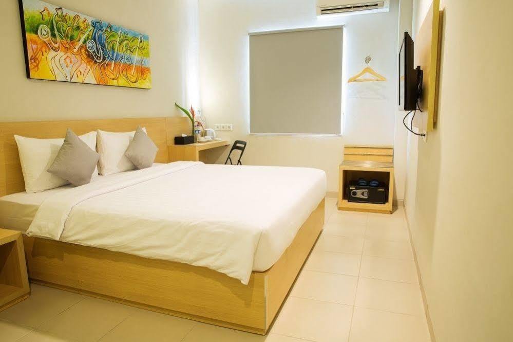 Lemo Hotel Serpong Tangerang Buitenkant foto