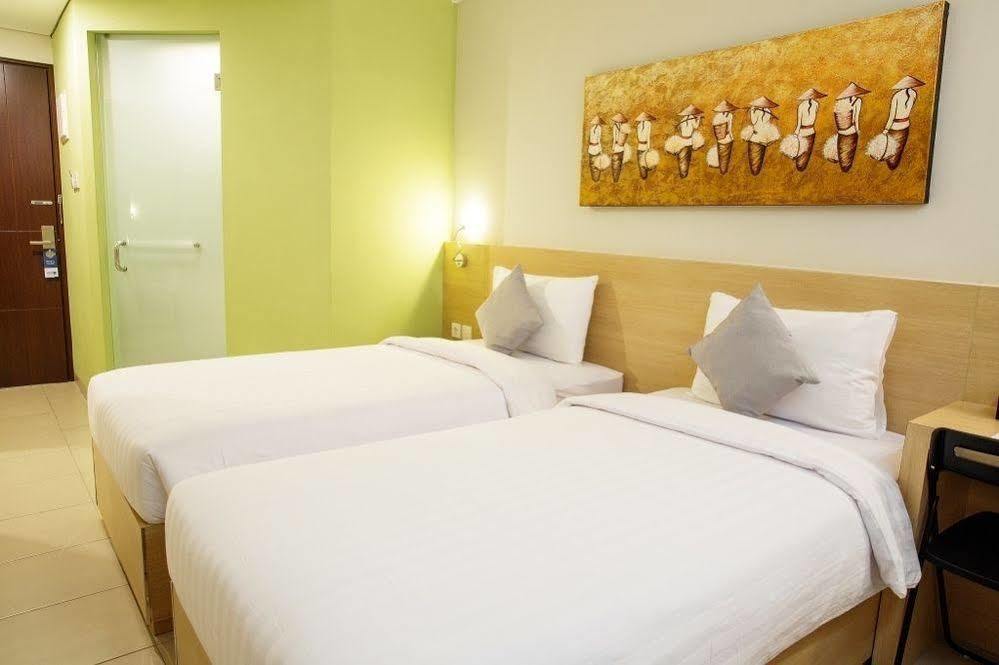 Lemo Hotel Serpong Tangerang Buitenkant foto