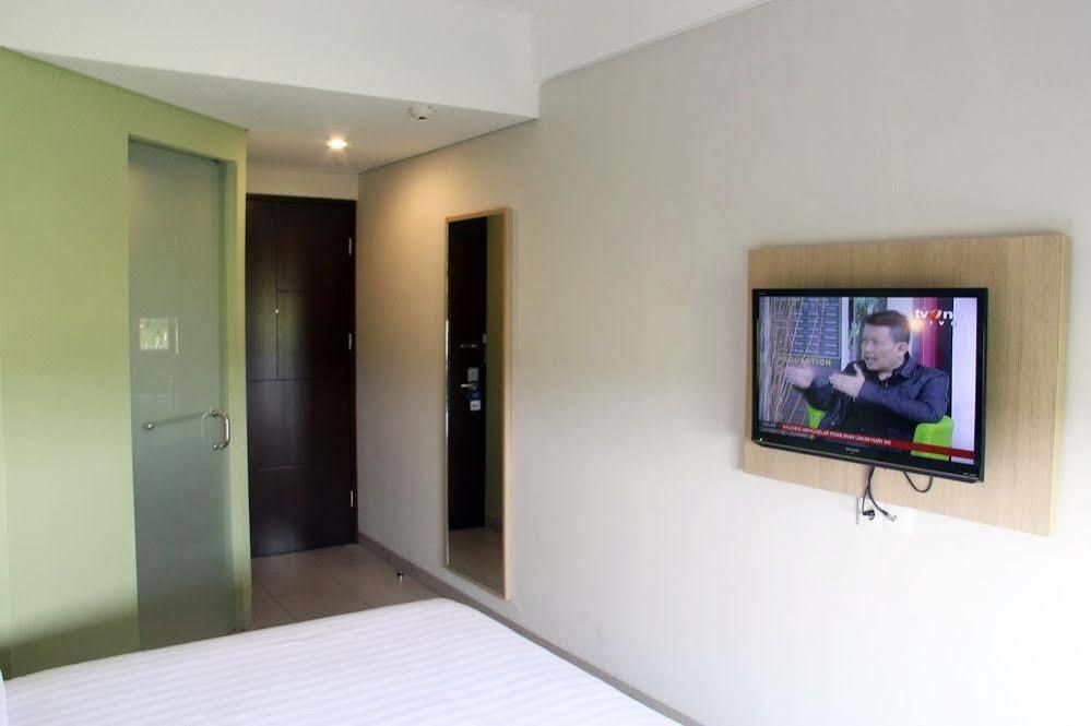 Lemo Hotel Serpong Tangerang Buitenkant foto