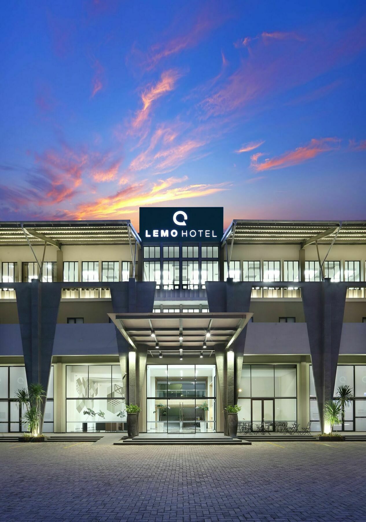 Lemo Hotel Serpong Tangerang Buitenkant foto
