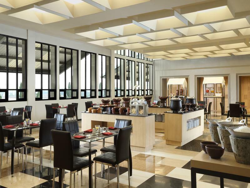 Lemo Hotel Serpong Tangerang Buitenkant foto